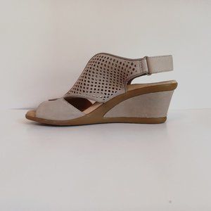 Taupe sandals.  Size 9B.  Genuine Leather  - by EARTH